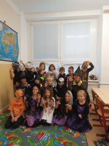 Halloween ve 2. B - základní škola Žákovská