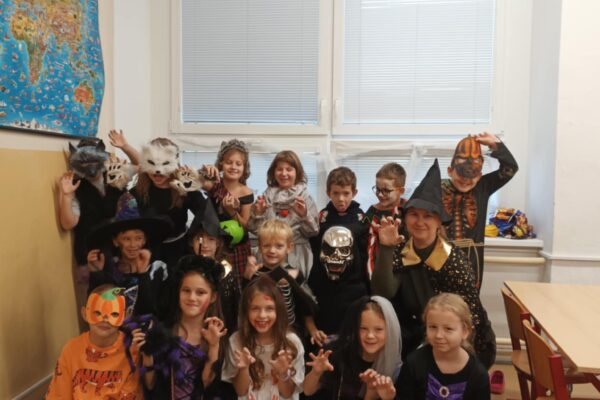 Halloween ve 2. B - základní škola Žákovská