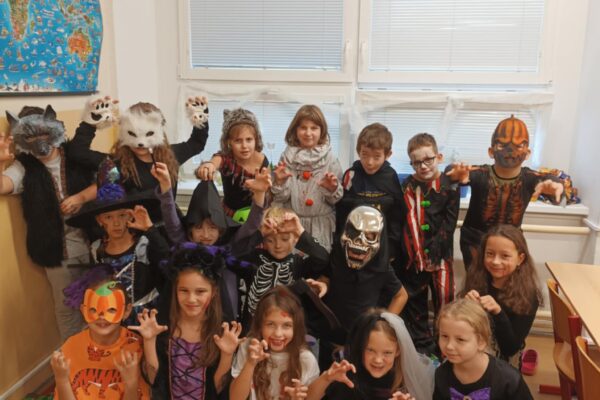 Halloween ve 2. B - základní škola Žákovská