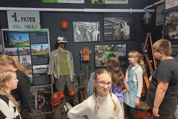 Historie psaná uhlím - základní škola Žákovská