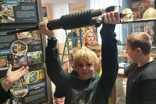 Historie psaná uhlím - základní škola Žákovská