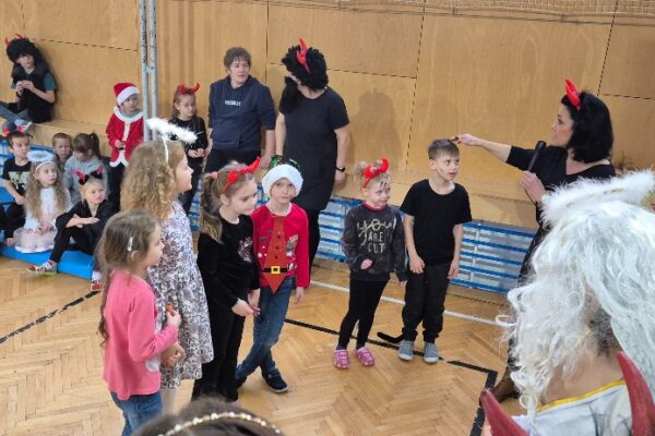 Mikuláš na 1. stupni - základní škola Žákovská