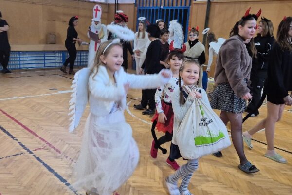 Mikuláš na 1. stupni - základní škola Žákovská