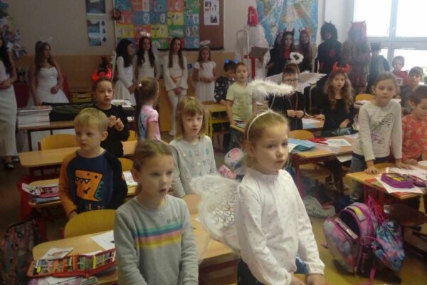 Mikuláš v 1. B - základní škola Žákovská