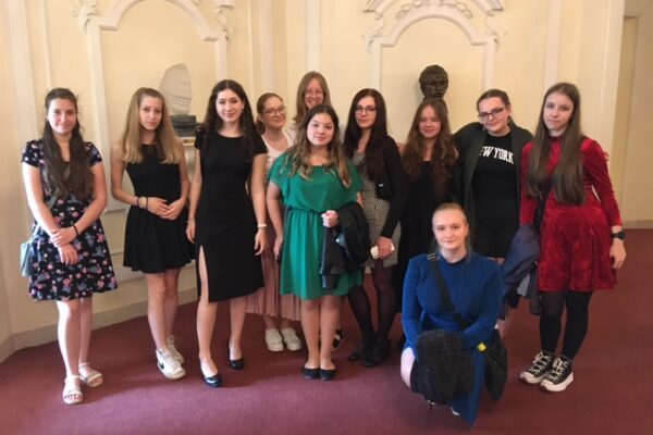 NA BALET? URČITĚ ANO! - základní škola Žákovská