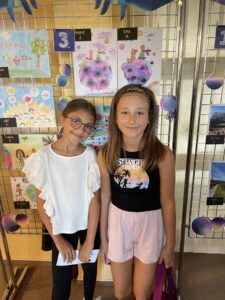 Výtvarný úspěch děvčat ze 4.B - základní škola Žákovská