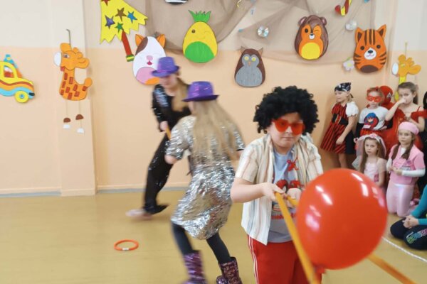 KARNEVAL ve školní družině - radostné odpoledne dětí - základní škola Žákovská