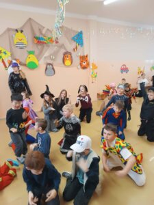 KARNEVAL ve školní družině - radostné odpoledne dětí - základní škola Žákovská