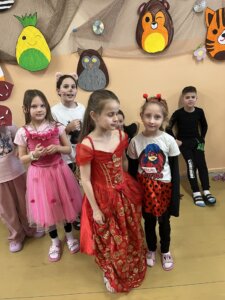 KARNEVAL ve školní družině - radostné odpoledne dětí - základní škola Žákovská