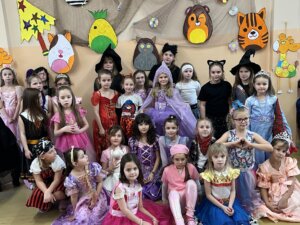 KARNEVAL ve školní družině - radostné odpoledne dětí - základní škola Žákovská