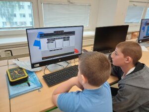 Collaboration Between 5th and 1st Graders in English Lesson - základní škola Žákovská