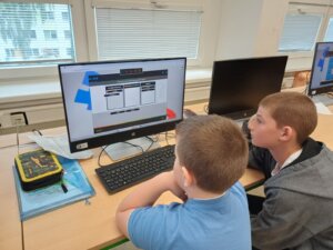 Collaboration Between 5th and 1st Graders in English Lesson - základní škola Žákovská