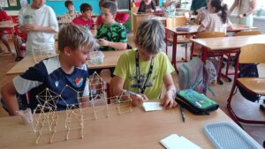Tvoříme prostorové objekty - základní škola Žákovská