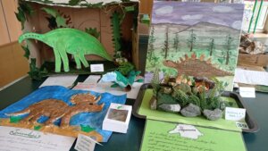 Výtvarná soutěž Dinosauři - základní škola Žákovská