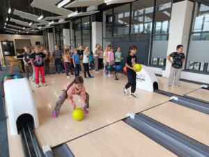 Bowling ten nás baví - základní škola Žákovská
