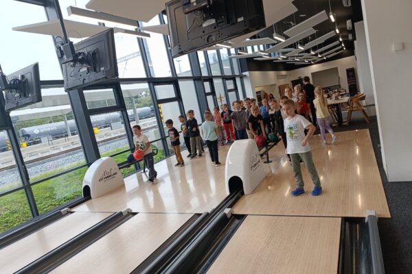 Bowling ten nás baví - základní škola Žákovská