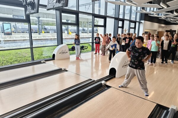Bowling ten nás baví - základní škola Žákovská