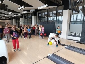 Bowling ten nás baví - základní škola Žákovská