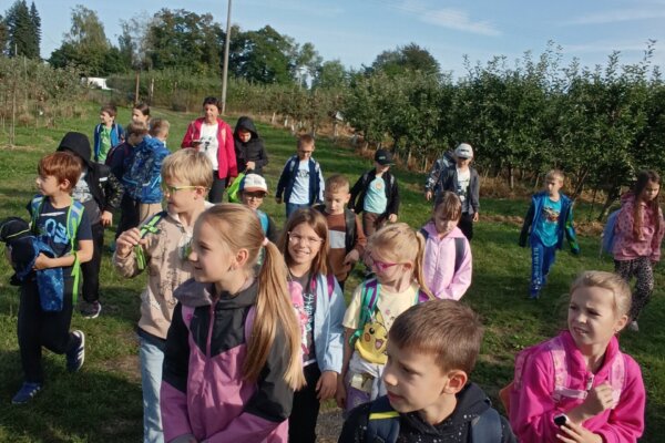 Koulelo se, koulelo, červené jablíčko - základní škola Žákovská