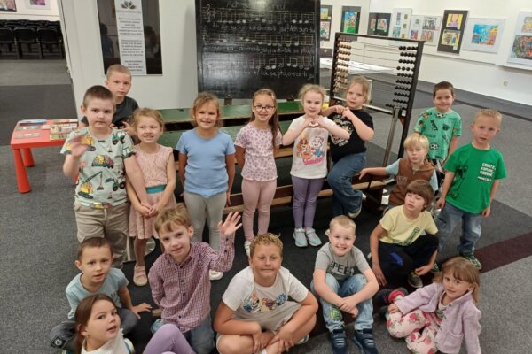 1. A na výstavě ,,Krásná jako kvítka" - základní škola Žákovská