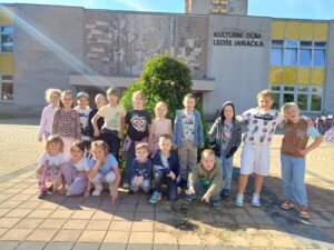 1. A na výstavě ,,Krásná jako kvítka" - základní škola Žákovská