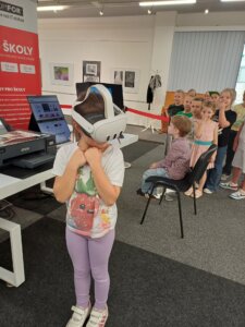 1. A na výstavě ,,Krásná jako kvítka" - základní škola Žákovská