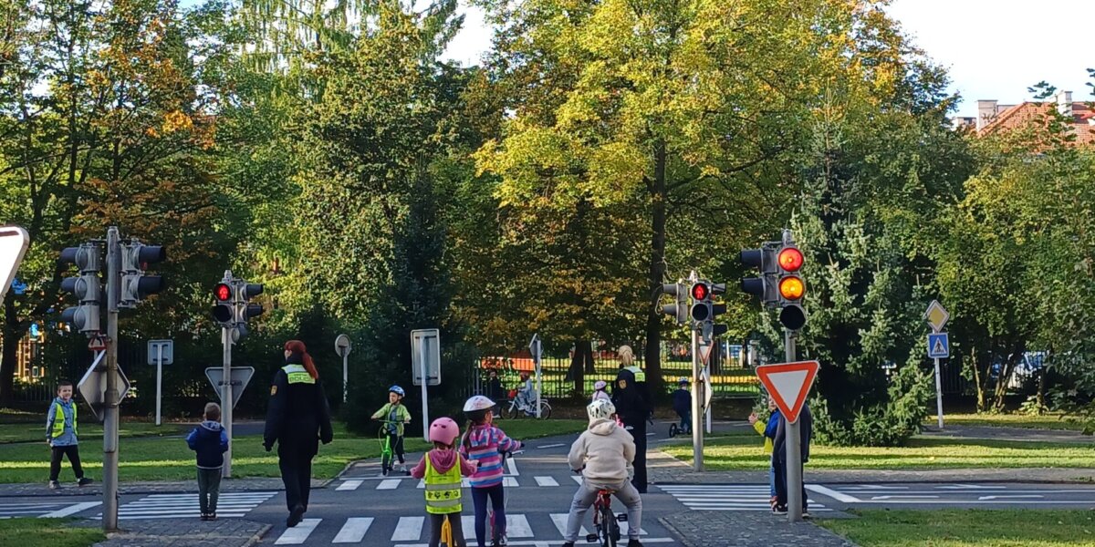 Prvňáčci na dopravním hřišti - základní škola Žákovská