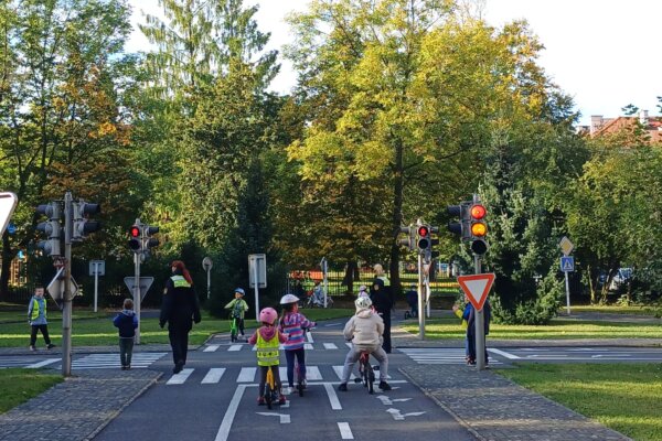 Prvňáčci na dopravním hřišti - základní škola Žákovská