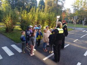 Prvňáčci na dopravním hřišti - základní škola Žákovská