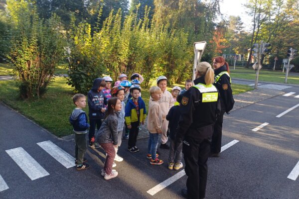 Prvňáčci na dopravním hřišti - základní škola Žákovská