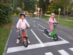 Prvňáčci na dopravním hřišti - základní škola Žákovská